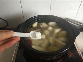 土鸡菌菇芋头煲的做法图解4