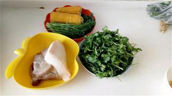 玉米茴香水饺的做法步骤1