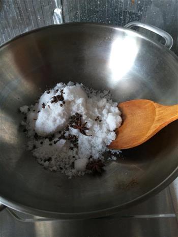 盐焗鹌鹑蛋的做法步骤2