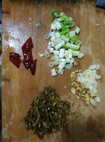 酸菜豆瓣鱼的做法步骤2