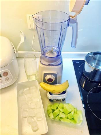 蜜瓜香蕉Shake的做法步骤1