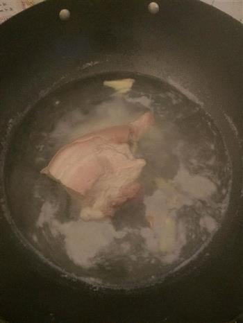 青椒回锅肉的做法步骤1