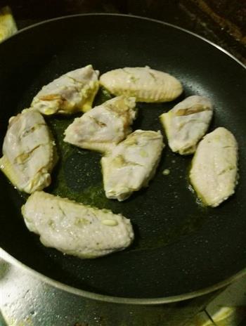 黑椒盐煎鸡翅的做法步骤2