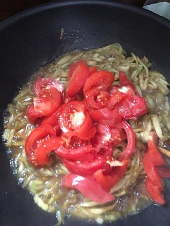 少油西红柿炒茄子的做法步骤7