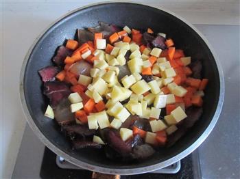腊肉土豆焖饭的做法步骤4