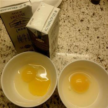 牛奶炖蛋的做法步骤1