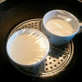 牛奶炖蛋的做法步骤4