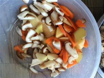 香菇胡萝卜土豆焖鸭肉的做法步骤1