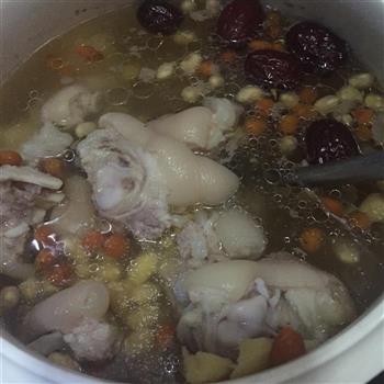 猪脚黄豆汤的做法步骤9