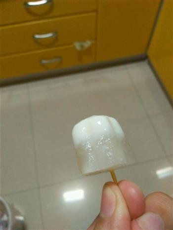 mini草莓酸奶冰棍的做法步骤3