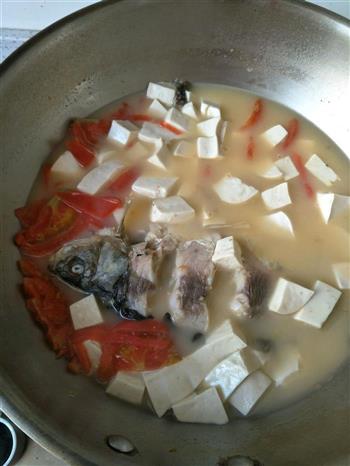 草鱼西红柿豆腐汤的做法步骤1