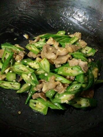 秋葵炒肉片的做法步骤7