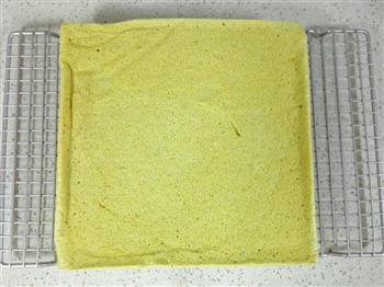 抹茶奶油蛋糕卷的做法步骤12
