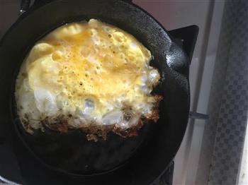 早餐面包夹煎蛋的做法图解2