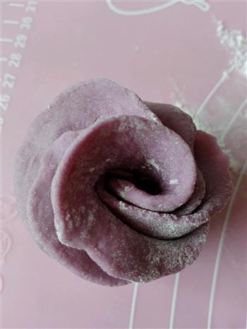 紫薯玫瑰花卷儿的做法步骤7