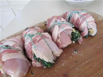看西餐如何烹饪大鱼大肉-培根鸡肉菠菜卷的做法图解4