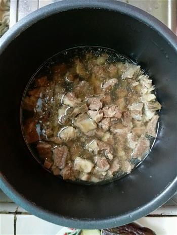 珐琅铸铁锅-牛肉西红柿土豆浓汤的做法图解1