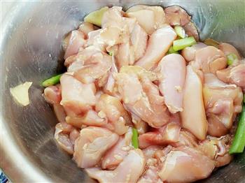 干锅鸡腿肉的做法步骤1