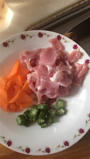 秋葵炒肉的做法步骤1