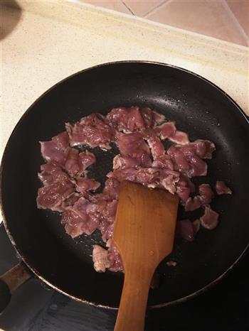 青椒土豆炒肉的做法步骤5