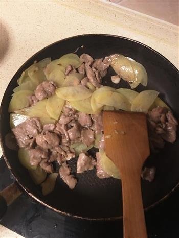青椒土豆炒肉的做法步骤9