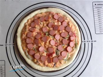 白酱脆皮肠鲜蔬披萨的做法图解8
