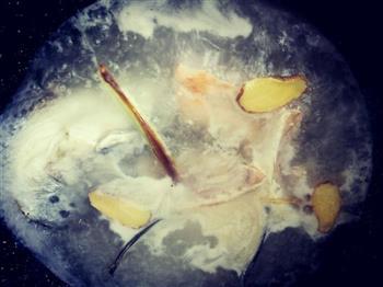 柠檬三文鱼头汤的做法图解3