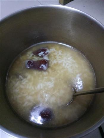 大米红枣粥的做法图解2