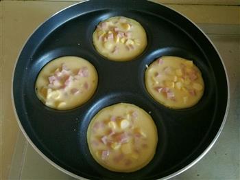 玉米火腿饼的做法步骤4