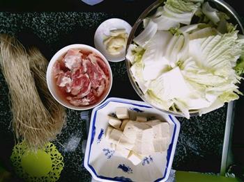 大白菜豆腐炖粉条的做法图解1