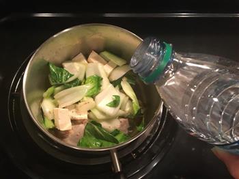 超简易青菜豆腐鸡汤面的做法步骤7