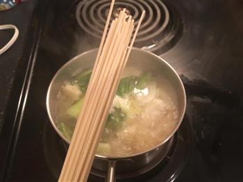 超简易青菜豆腐鸡汤面的做法步骤9