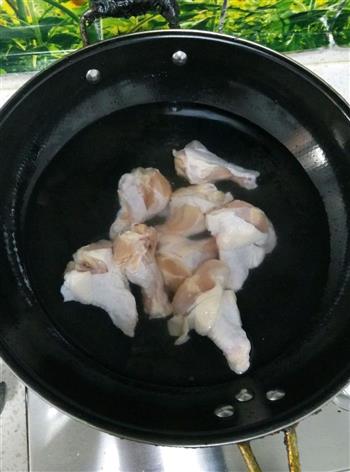 土豆烧鸡翅根的做法步骤1