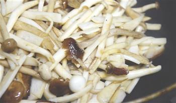 围山公社浏阳菜-茶油焖杂菌的做法图解3