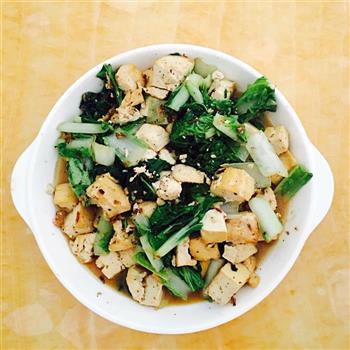海米水白菜炖豆腐的做法步骤1