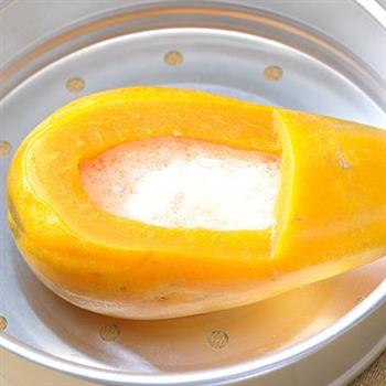 木瓜炖牛奶雪燕桃胶羹的做法步骤5
