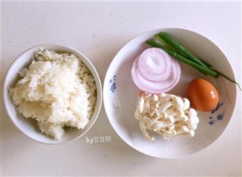 白玉菇蛋炒饭的做法步骤1