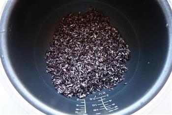 紫米海鲜饭的做法步骤1