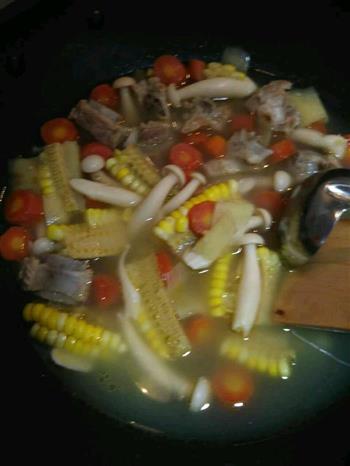 玉米排骨汤的做法图解3
