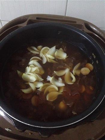 莲子百合银耳红豆汤的做法图解5