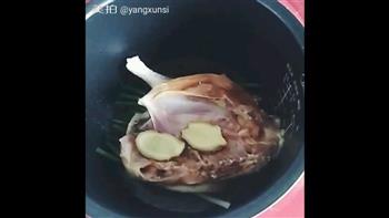 电饭锅版盐焗鸡的做法图解4
