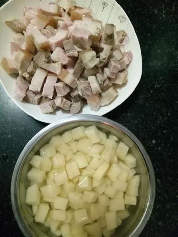 家常土豆熏肉的做法步骤2