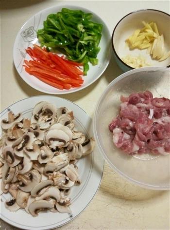 蘑菇小炒肉的做法步骤1
