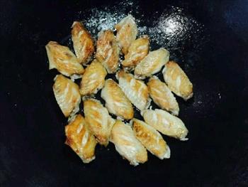 香煎盐焗鸡翅的做法步骤3
