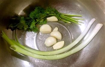 蚝油蒜蓉烤牡蛎的做法步骤2