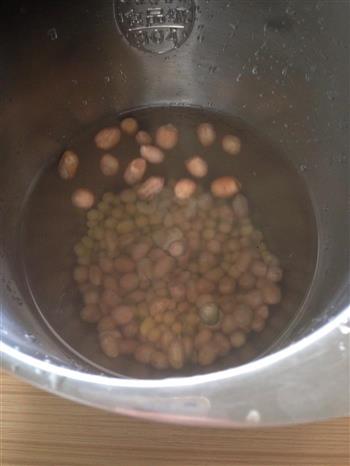黄豆花生豆浆的做法步骤2