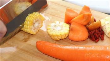 胡萝卜玉米排骨汤的做法步骤9