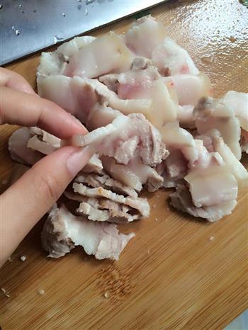 尖椒蒜苗回锅肉的做法步骤2