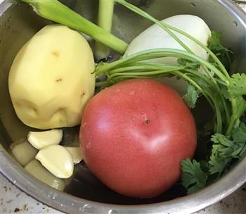 牛肉炖柿子土豆的做法步骤1