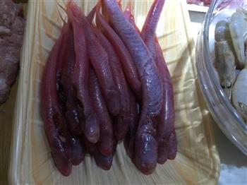 红亮鱼海虾粥的做法图解2